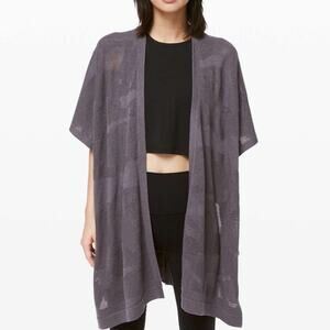 Lululemon Find Your Light Wrap in Heathered Moonwalk ONE SIZE